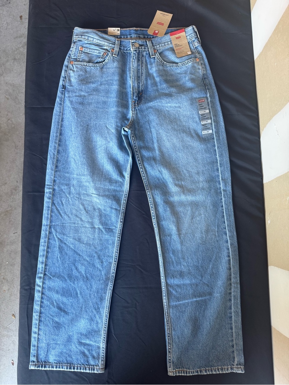 NWT Levi's 565 Loose Straight Jeans 31x32 Medium Wash 100% Cotton Lightweight
